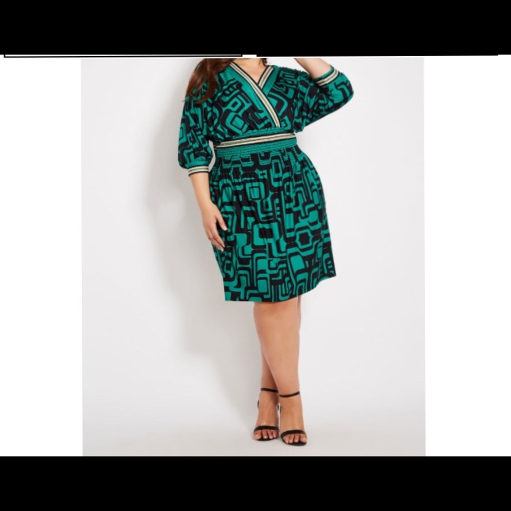 New Geo Print V Neck Dress, size 14/16